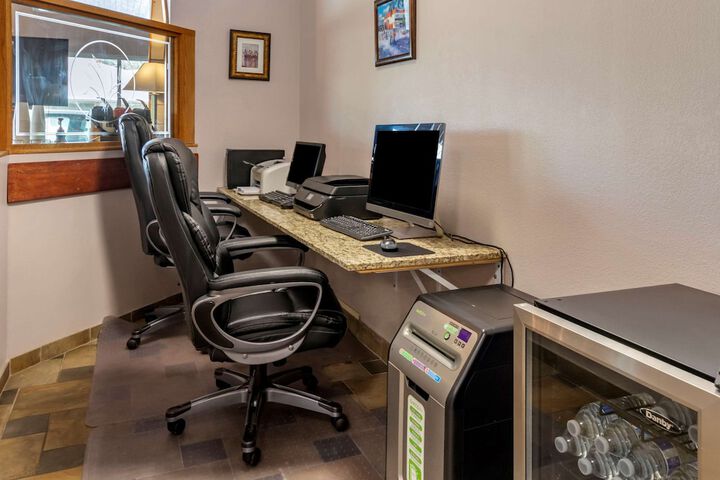Business Center 67 of 69
