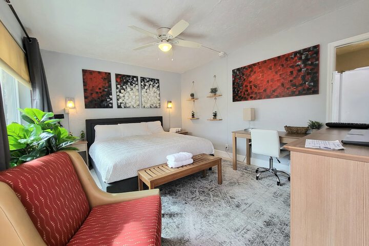 Room 33 of 90