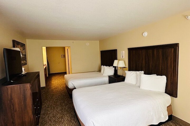 Yellowstone Lodge