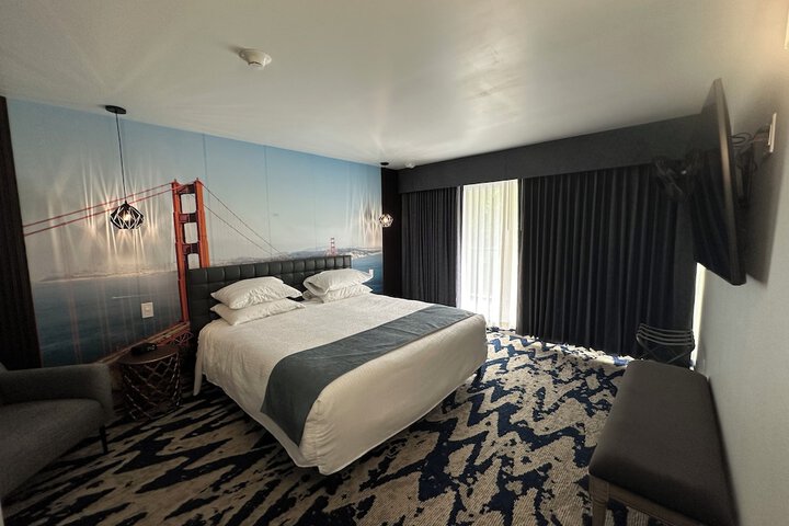 Lighthouse Inn & Suites