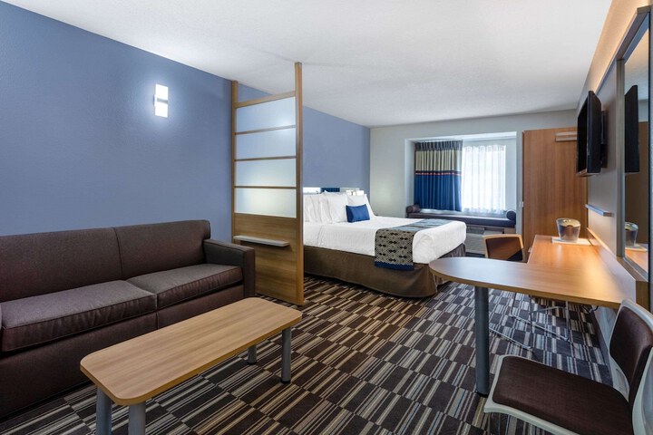 Room 7 of 16