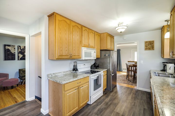 Inviting Minneapolis Vacation Rental w / Game Room!
