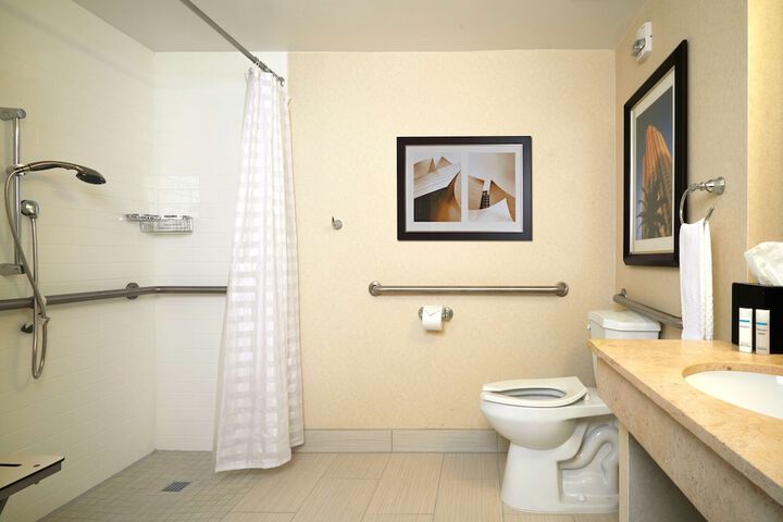 Room 26 of 40
