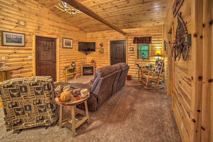 Updated Manistique Log Cabin Yard & Fire Pit