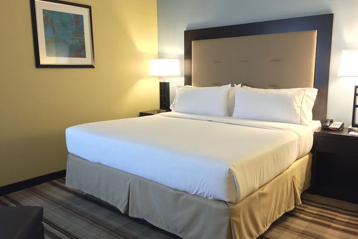 Room 27 of 49
