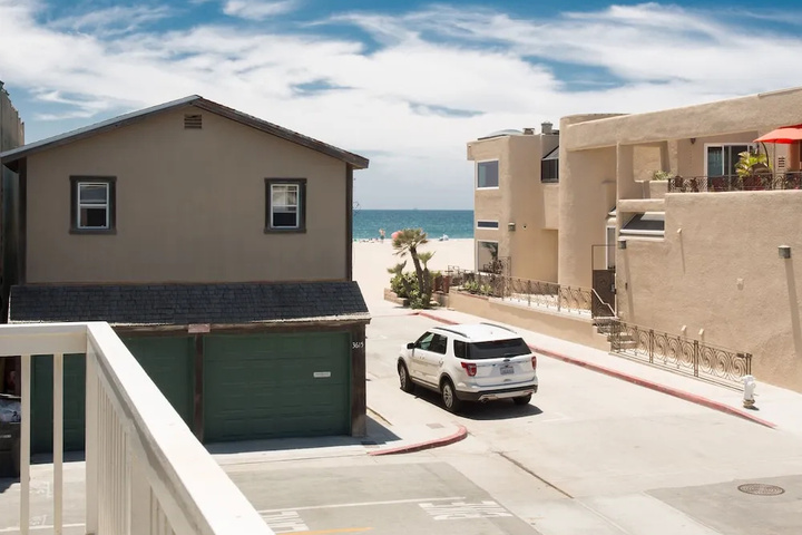 3612 Seashore Drive Abru 4 Bedroom Duplex