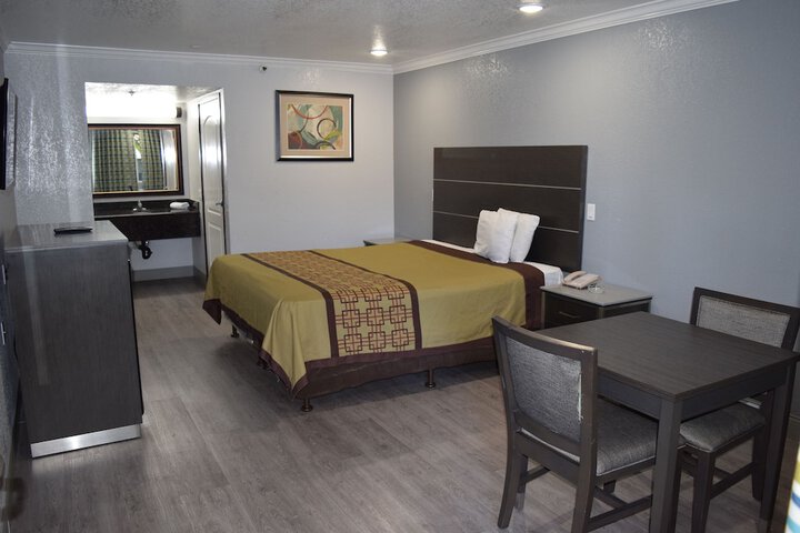 Room 32 of 52