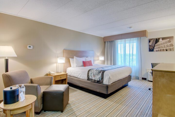 Room 32 of 41