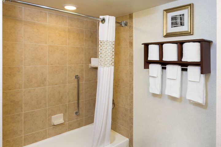 Room 21 of 28