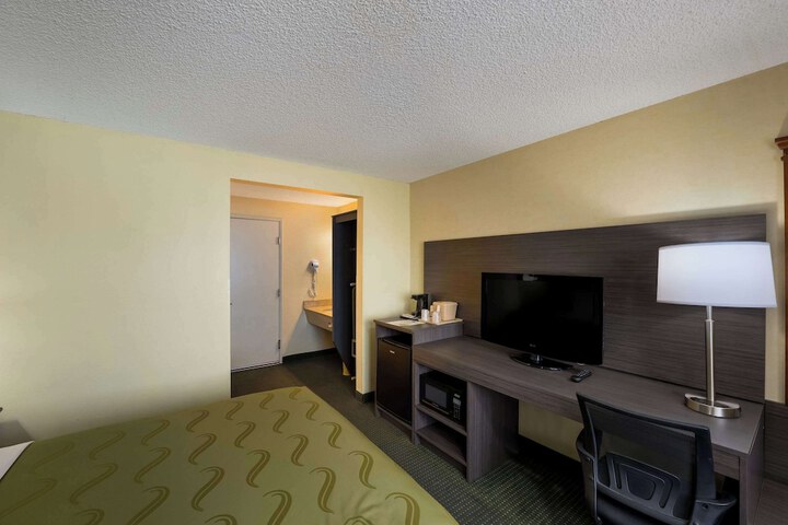 Room 21 of 37
