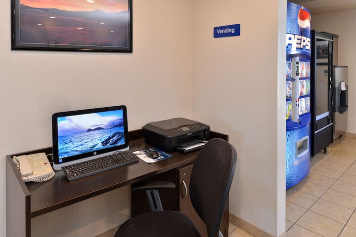 Business Center 40 of 41