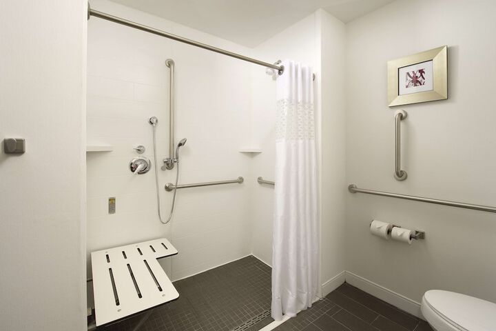 Room 10 of 27