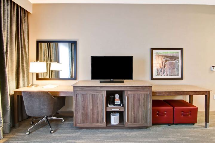 Room 28 of 44