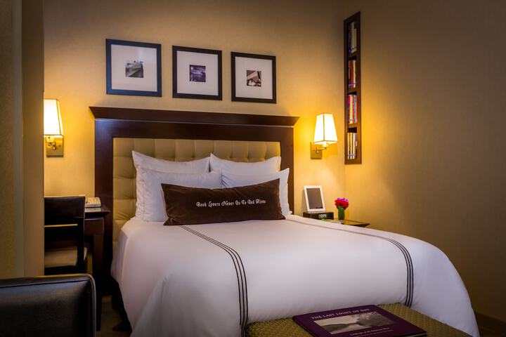 Room 27 of 53
