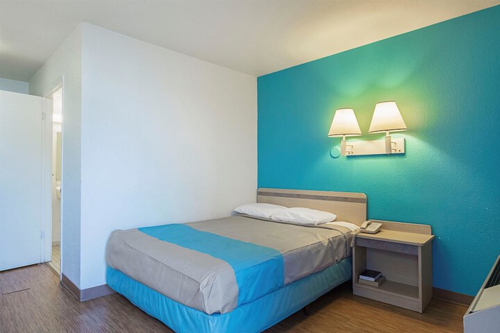 Room 14 of 36