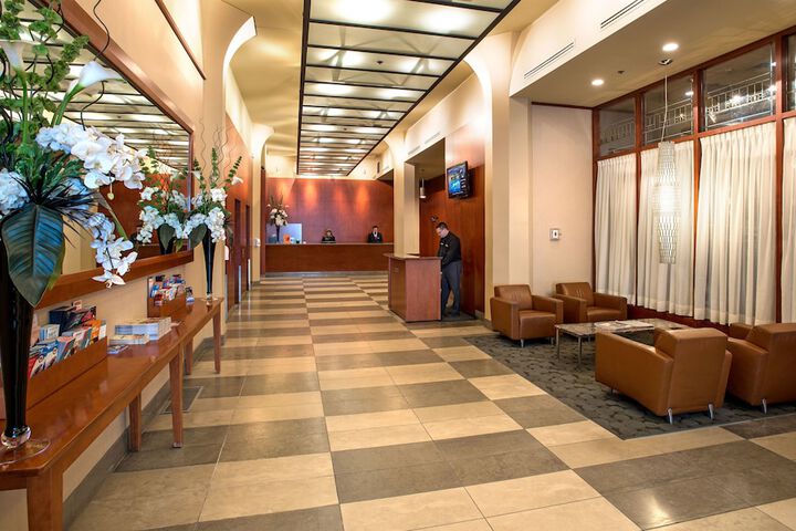 Le Square Phillips Hotel & Suites