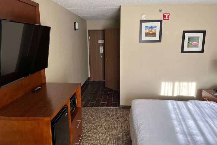 Room 13 of 33
