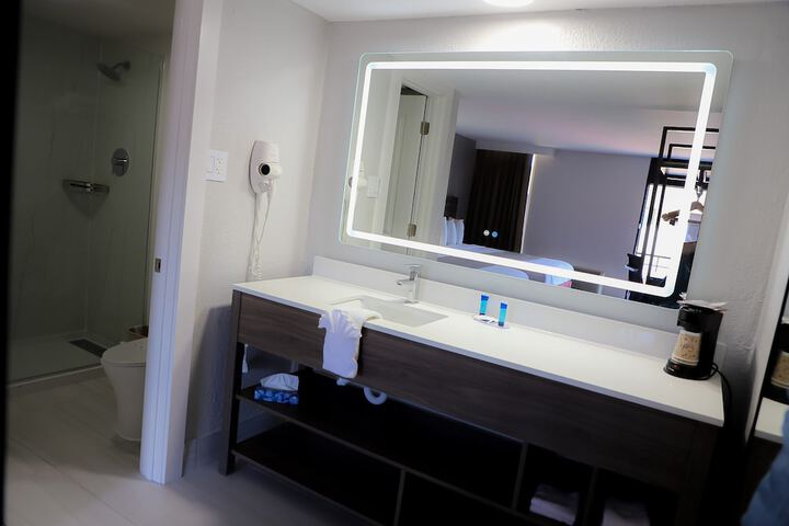 Room 26 of 65