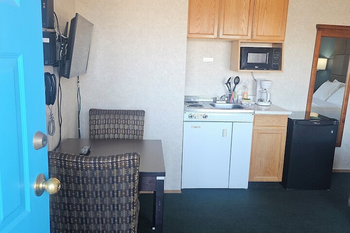 Shoreline Resort