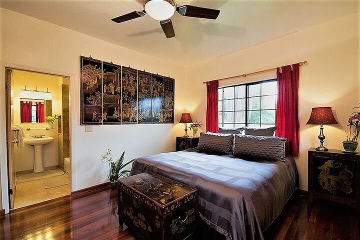 Room 25 of 61