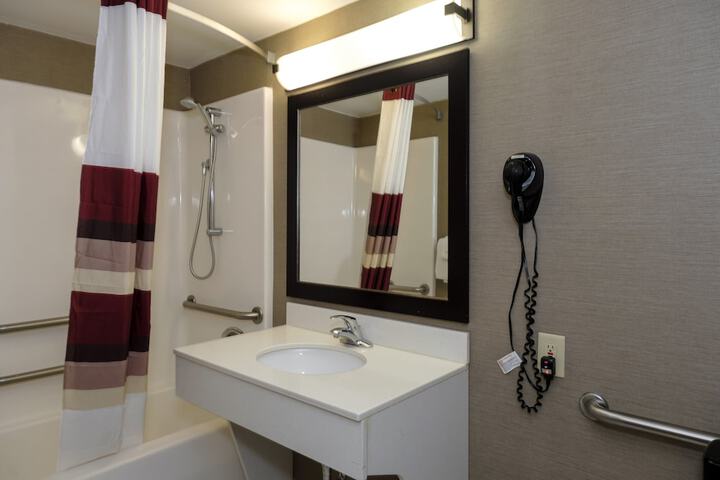 Room 32 of 51