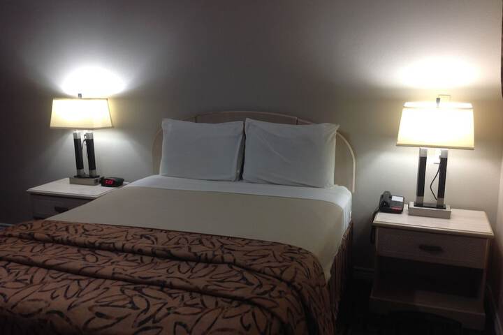 Room 8 of 18