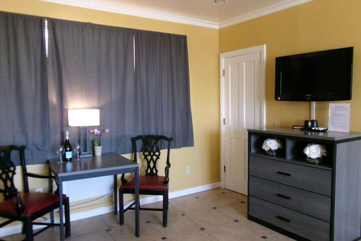 Room 4 of 32