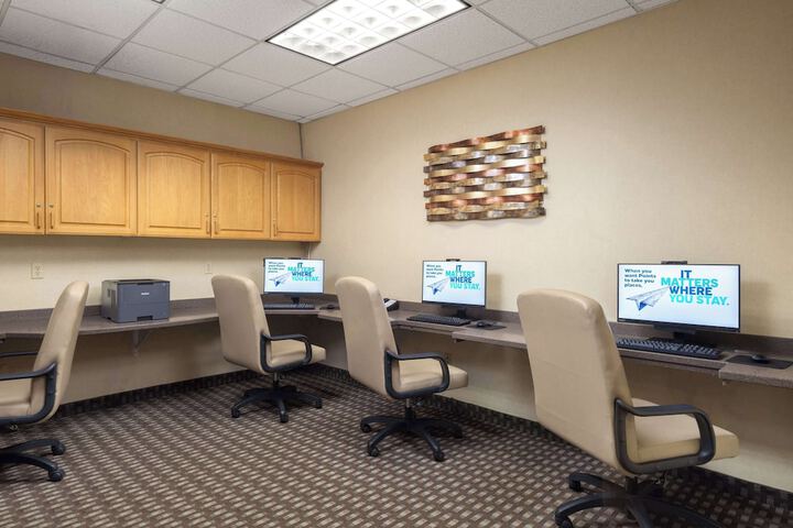 Business Center 91 of 93