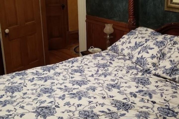 Room 52 of 74