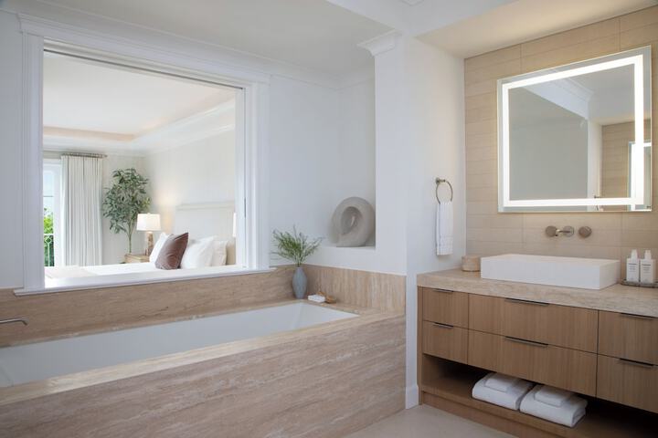 Room 105 of 151