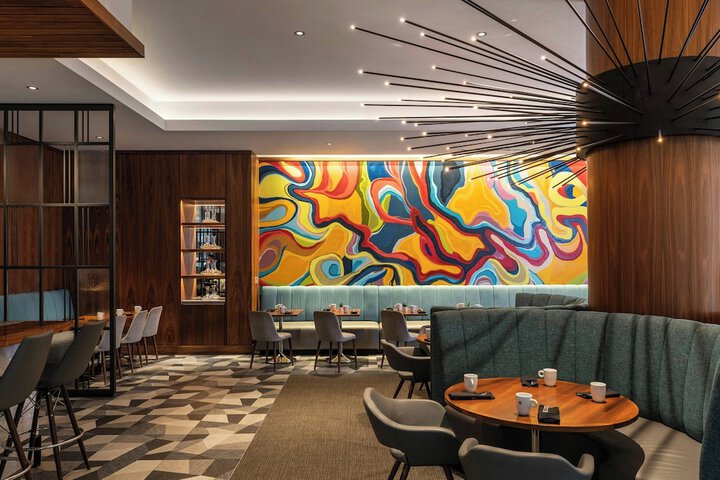 Lounge 44 of 46