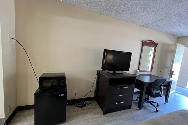 Room 9 of 28