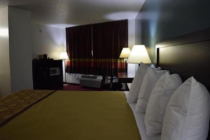 Room 16 of 33