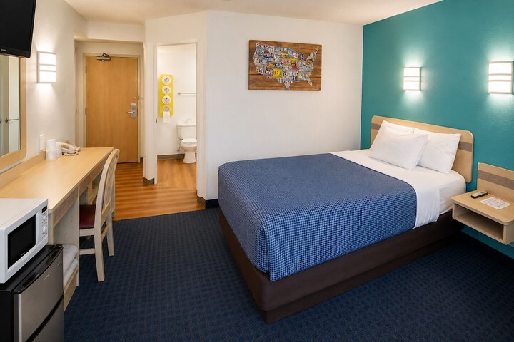 Econo Lodge Menomonie