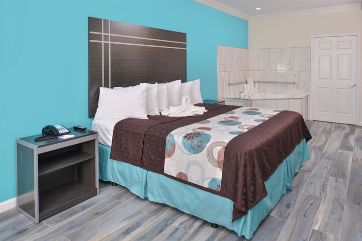 Room 18 of 21