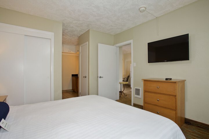 Room 27 of 39