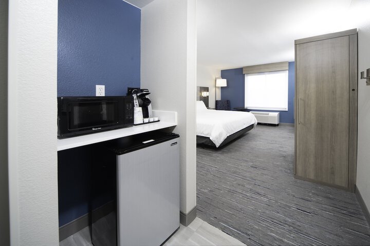 Room 53 of 79