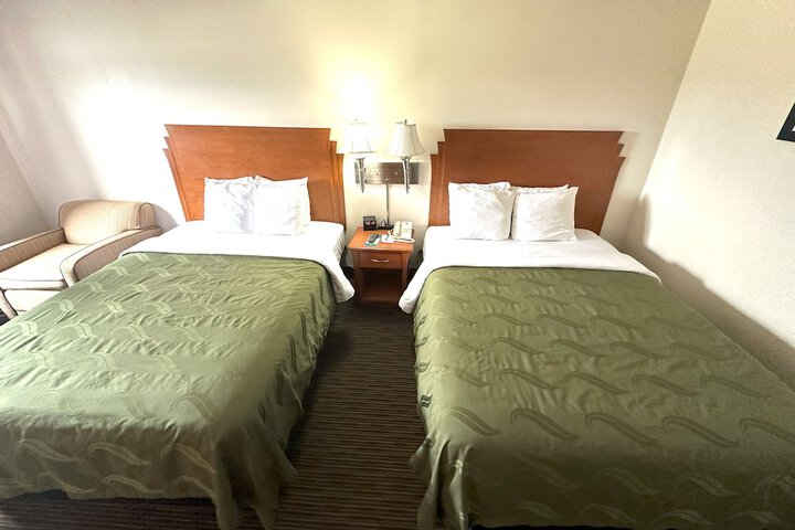 Room 105 of 163