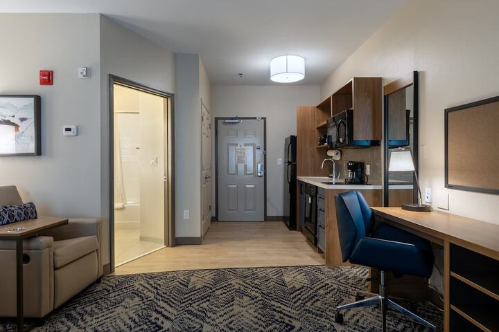 Candlewood Suites Enterprise by IHG