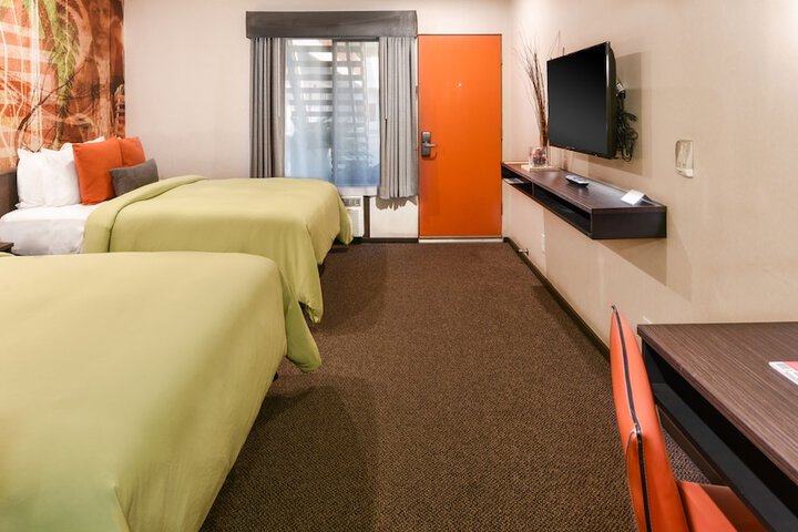 The Tangerine - a Burbank Hotel