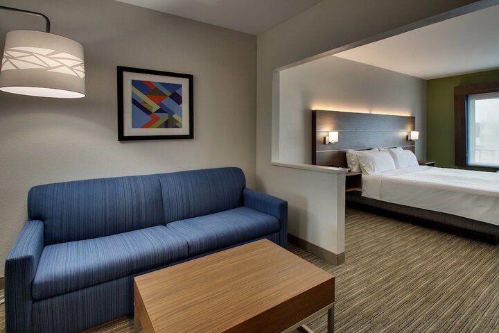 Holiday Inn Express & Suites Waukegan by IHG