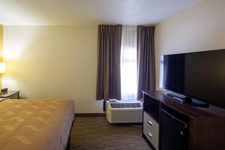 Quality Inn & Suites Portage Central