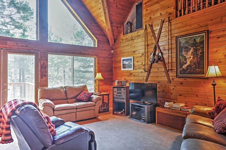 Hot Tub Deck & Trail Access: Shaver Lake Cabin