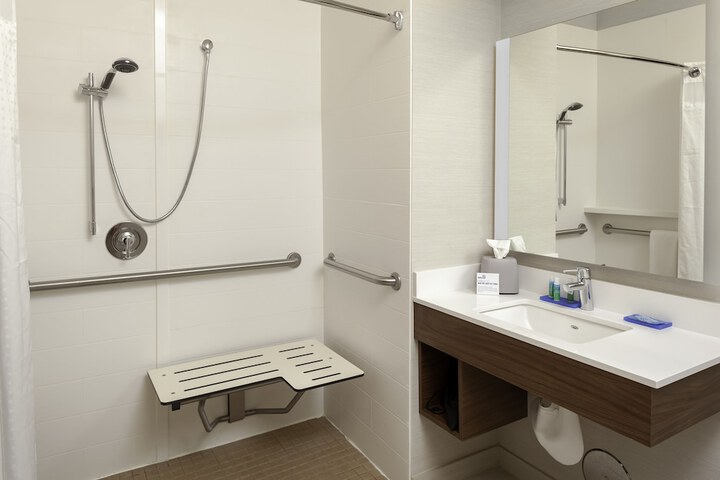 Holiday Inn Express & Suites Interstate 90 by IHG