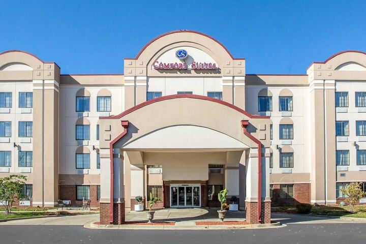 Hotel 6 of 107