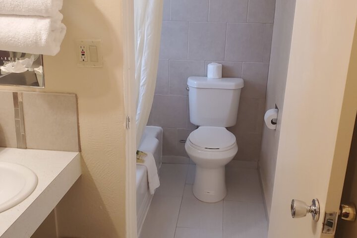 Room 10 of 37
