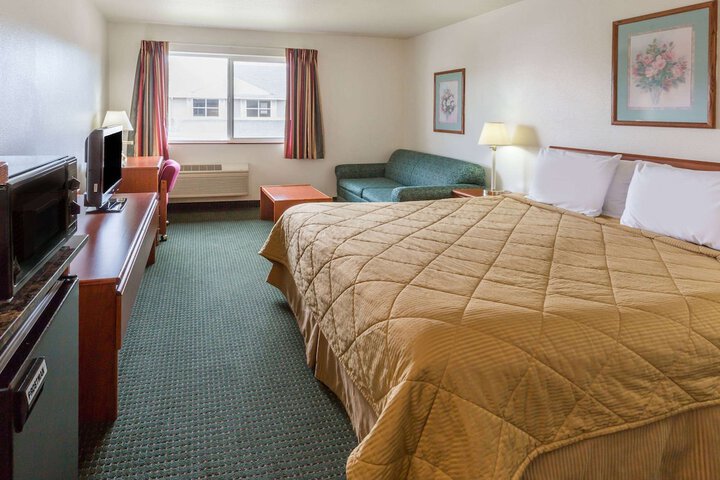 Travelodge Suites by Wyndham Newberg
