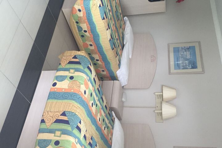 Room 18 of 33