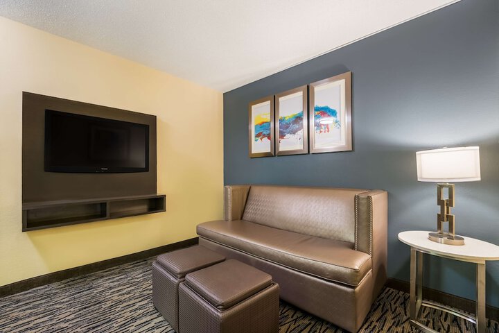 Room 9 of 35