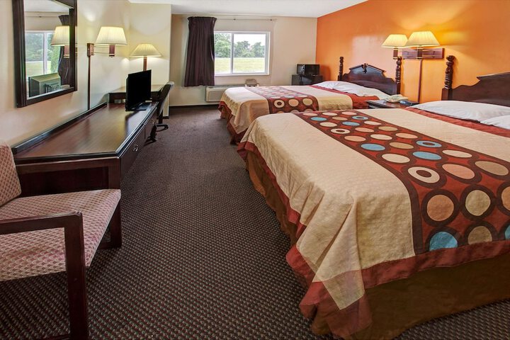 Super 8 by Wyndham Heath / Newark